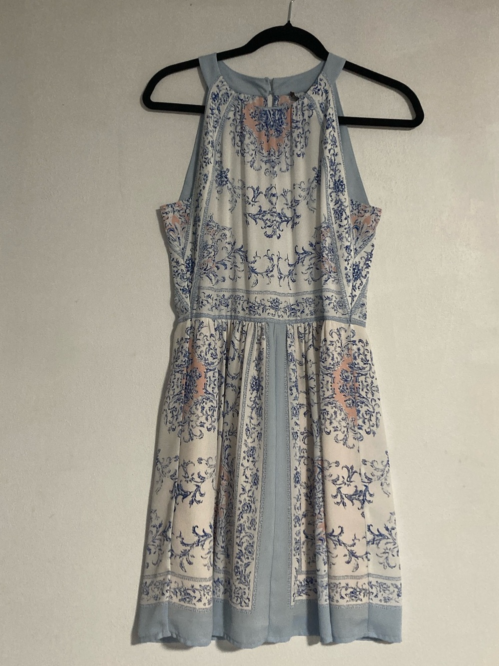 BCBG MaxAzria Cambria Dress Keyhole Back Light Crystal Blue US 8 Summer Resort